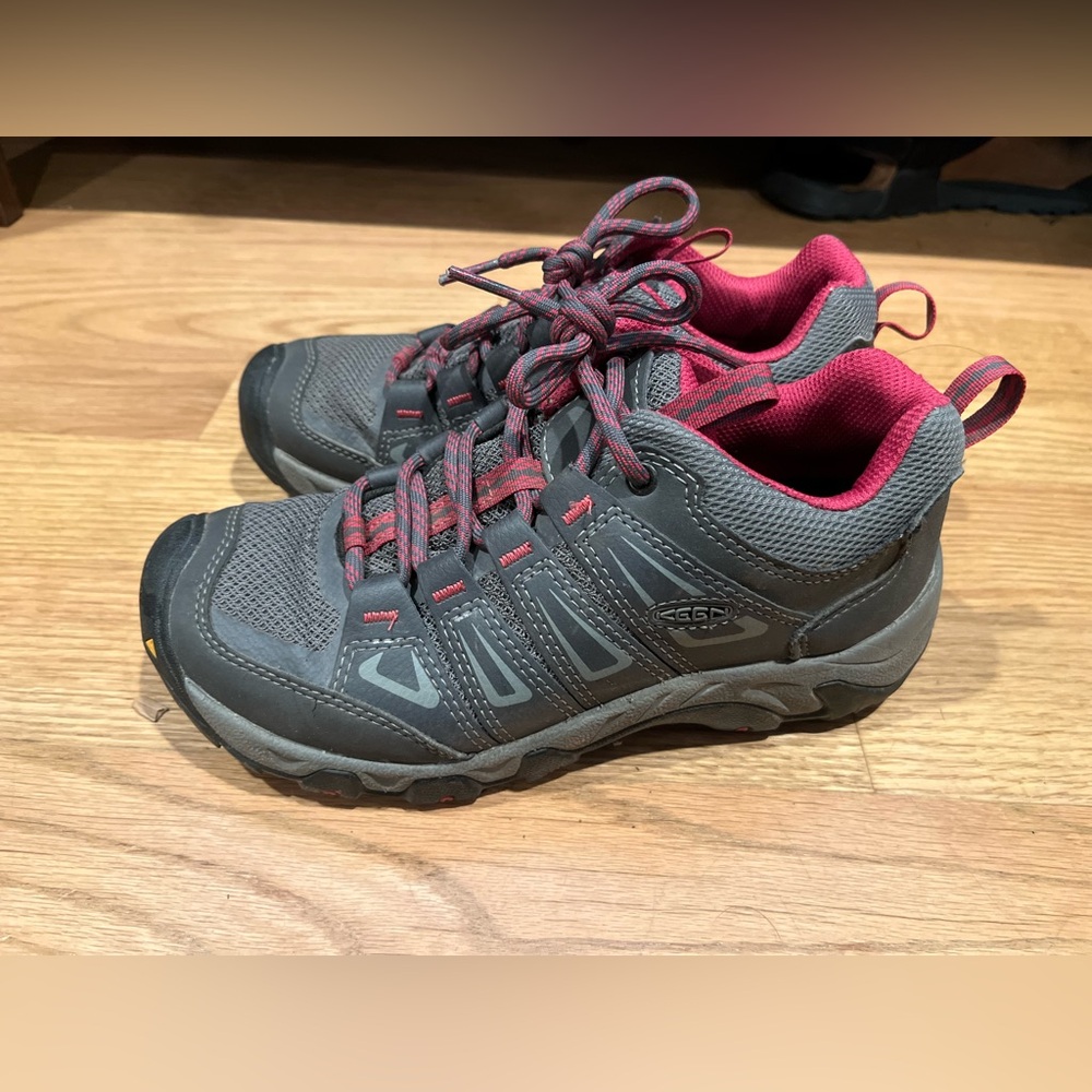 Women Keen hiking shoes size 7